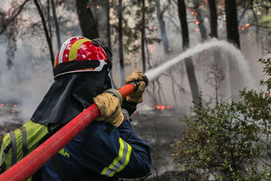 Πυροσβεστική: 34 πυρκαγιές το τελευταίο 24ωρο- Συλλήψεις και πρόστιμα