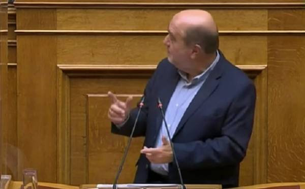 Ξαφνική αδιαθεσία για τον Τρύφωνα Αλεξιάδη στη Βουλή- Πήγε νοσοκομείο