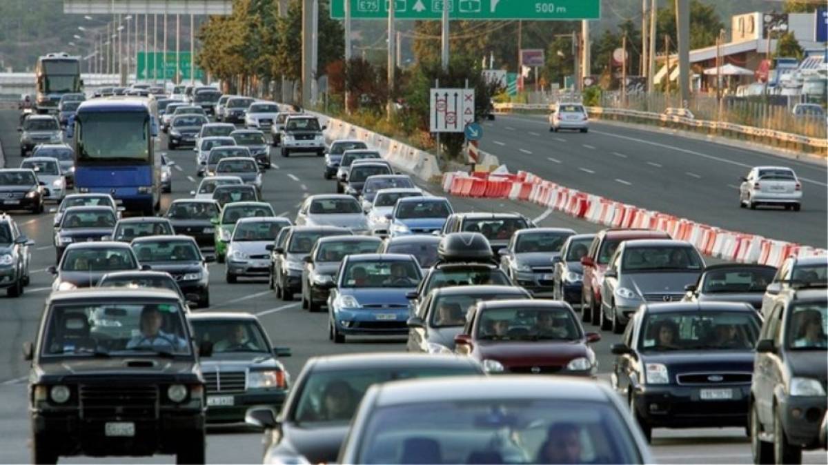 Κίνηση και καθυστερήσεις στην έξοδο για Χαλκιδική