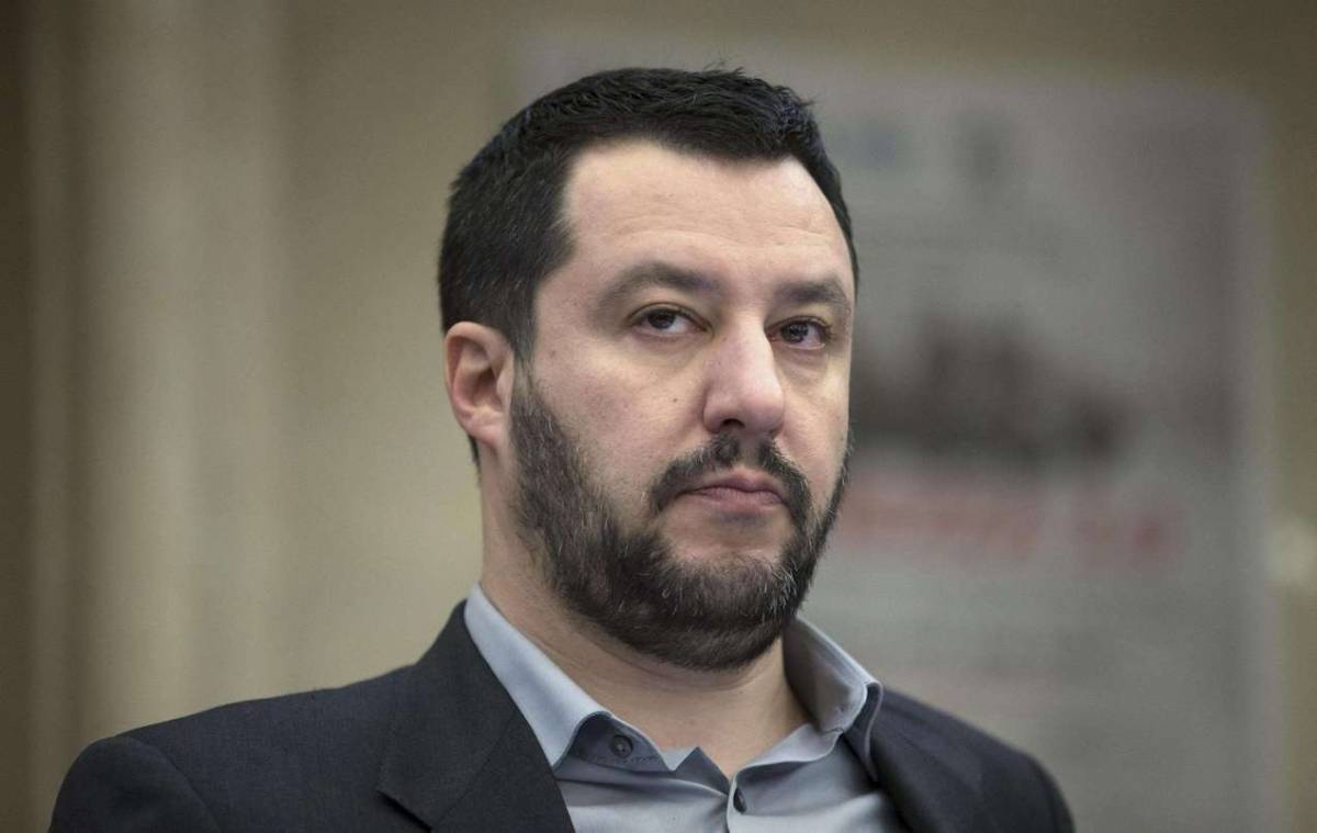 Απειλές Σαλβίνι κατά ΜΚΟ - Ούτε για καύσιμα στην Ιταλία