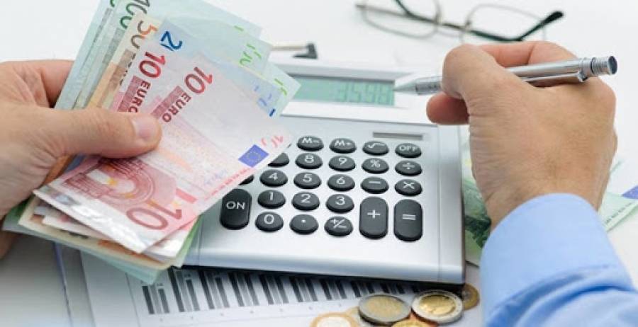 Ασφαλιστικές εισφορές: Τι προβλέπεται για όσους έχασαν την έκπτωση 25%