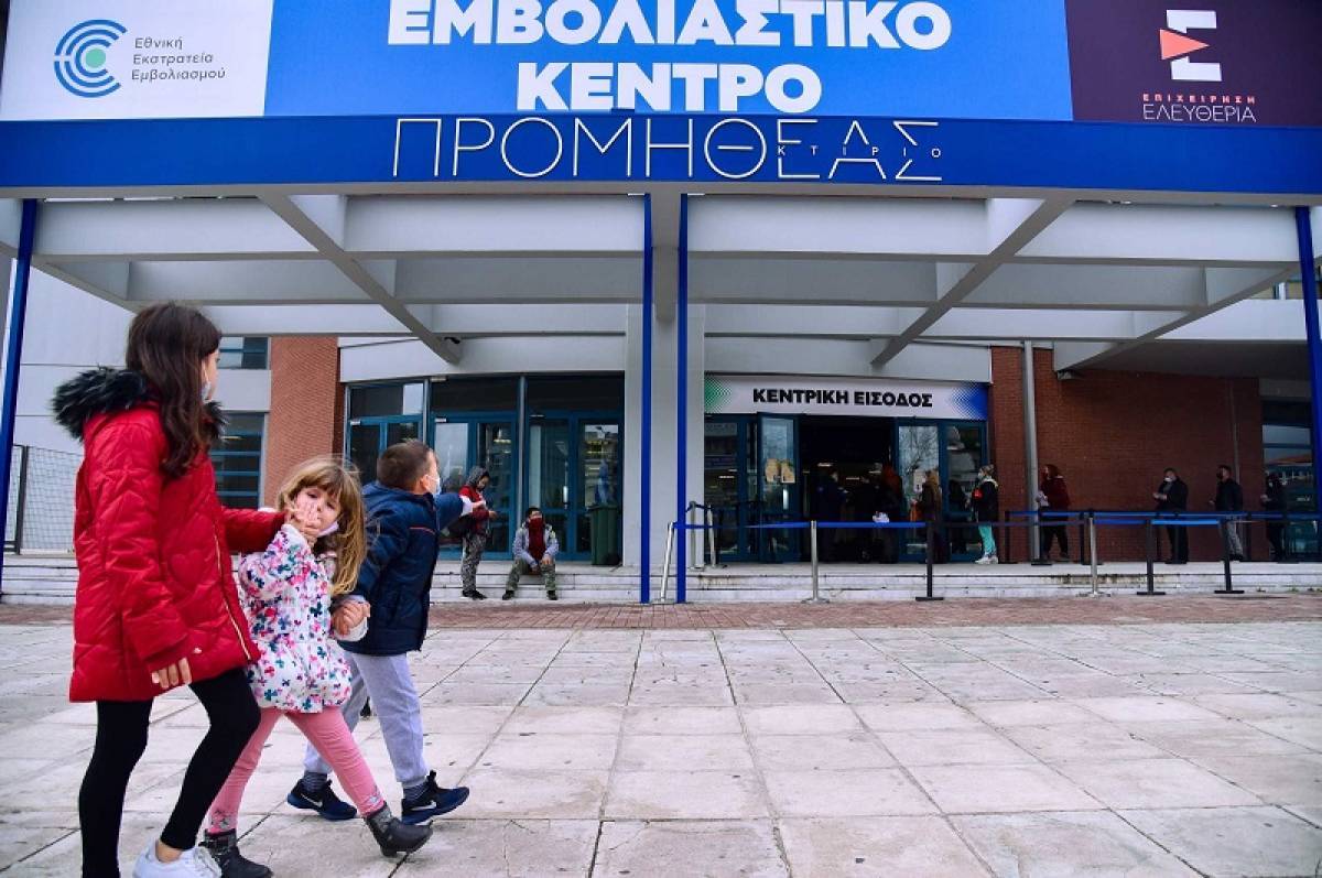 Ανοίγουν 40.000 νέα ραντεβού για εμβολιασμούς παιδιών στην Αττική