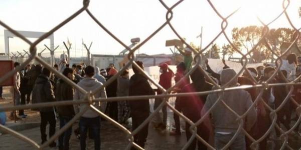 Διαμαρτύρονται οι πρόσφυγες για τις συνθήκες εγκλεισμού στην Κύπρο