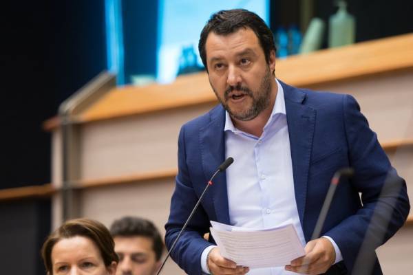 Η ιταλική Γερουσία παραπέμπει σε δίκη τον Σαλβίνι