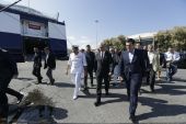 Σαν... Πάπας στη Λέσβο ο Τσίπρας- «Φρούριο» το νησί