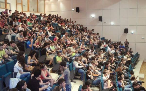 Περισσότεροι φοιτητές με...λιγότερα πτυχία το ακαδημαϊκό έτος 2016-2017