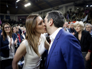 Ο Τσίπρας επιβεβαιώνει την Αχτσιόγλου: Συκοφαντίες, δεν υπήρξε SMS