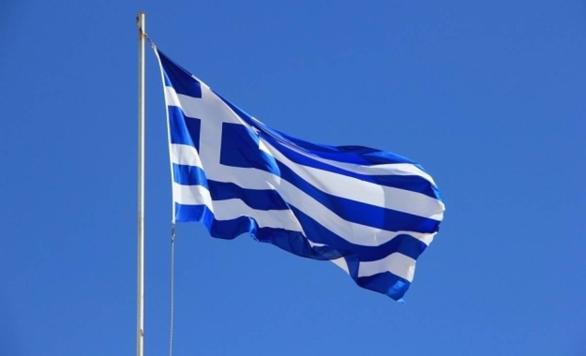 Άγνωστοι έκαψαν ελληνική σημαία στο Άλσος Κηφισιάς