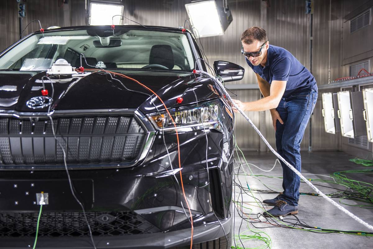 Σε αυτόν τον θάλαμο η Skoda προσομοιώνει τη θερμοκρασιακή συμπεριφορά των ηλεκτρικών της μοντέλων