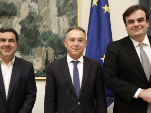 Πιερρακάκης: Συνάντηση με βουλευτές της Κύπρου- Τι συζητήθηκε