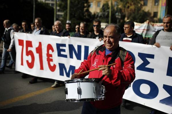 Ολοκληρώθηκαν οι πορείες ΓΣΕΕ και ΠΑΜΕ-Ανοίγουν οι δρόμοι στο κέντρο