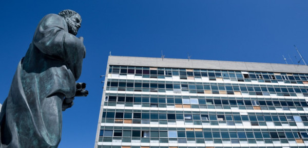 ΑΠΘ: Υποτροφίες στη μνήμη των 12 νεκρών φοιτητών στα Τέμπη