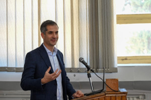 Απειλητική επιστολή με σφαίρα εστάλη στον Κώστα Μπακογιάννη