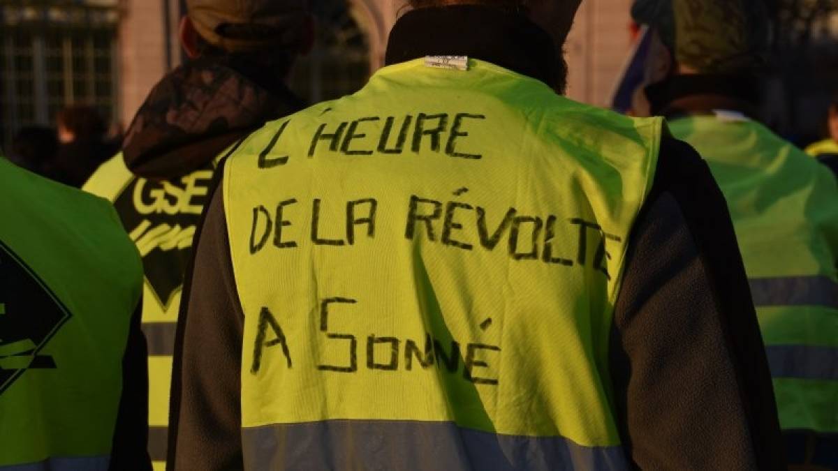 «Πράξη πέμπτη» για τα κίτρινα γιλέκα, παρά τις παροχές Μακρόν