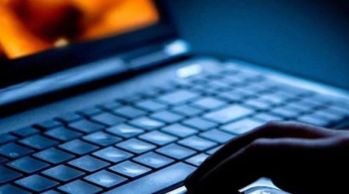 Τι δηλώνει ο δικηγόρος του συγγραφέα για το υλικό παιδικής πορνογραφίας