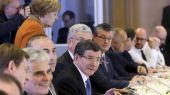 Σε εξέλιξη το γεύμα των 28 με τη συμμετοχή Νταβούτογλου