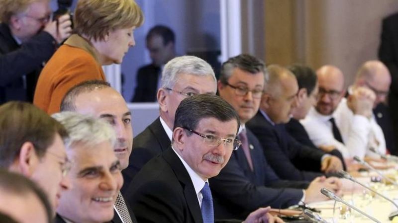 Σε εξέλιξη το γεύμα των 28 με τη συμμετοχή Νταβούτογλου