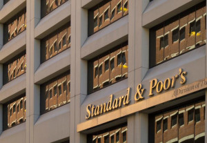 Η S&P αναβάθμισε την Ελλάδα σε BBB με σταθερό outlook