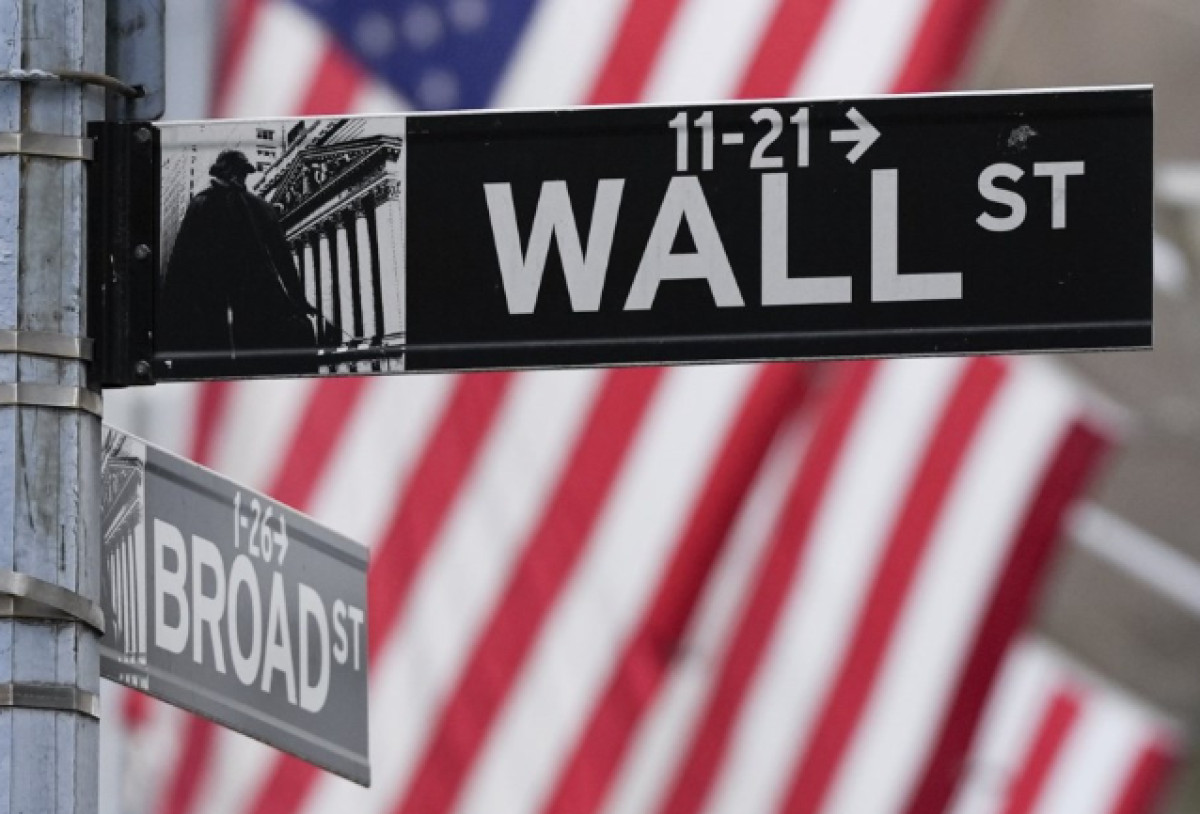 Wall Street: Άνοδος με φόντο τους δασμούς- Άλμα της Tesla