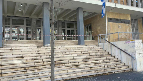 Δικαστήρια Θεσσαλονίκης: Τι ερευνά η Αντιτρομοκρατική για τον παγιδευμένο φάκελο