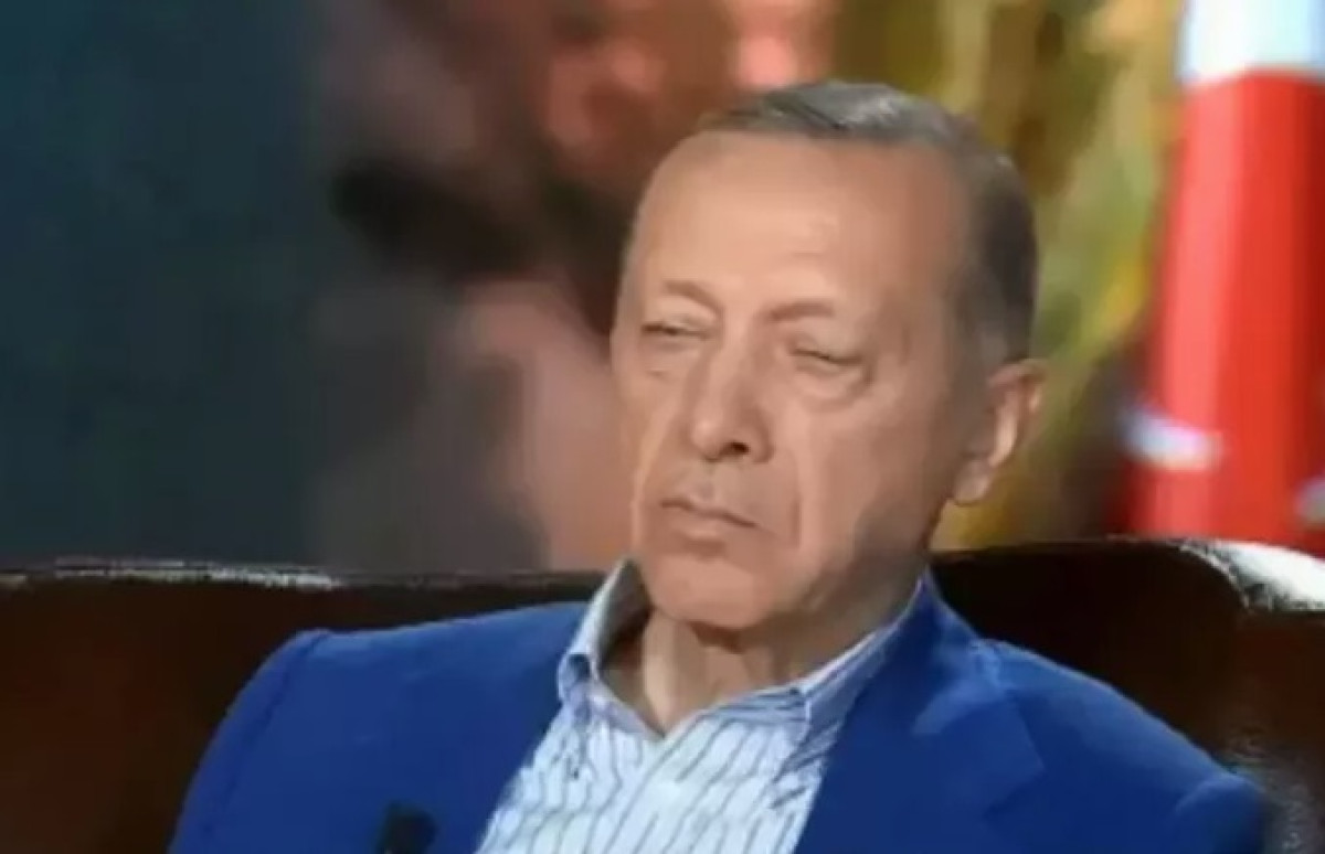 Νέα ανησυχία για την υγεία του Ερντογάν- Αποκοιμήθηκε σε συνέντευξη