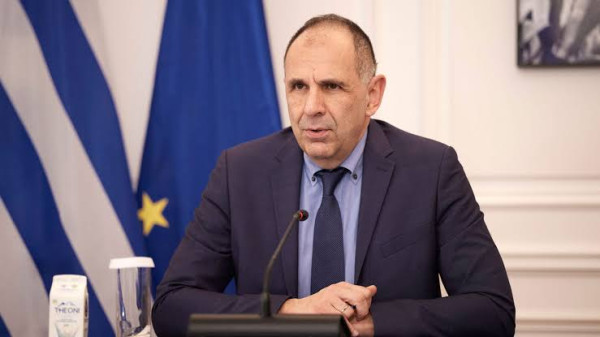 Γεραπετρίτης, Διαμαντοπούλου και Χριστοδουλάκης διαψεύδουν δημοσίευμα για δήθεν δείπνο «συγκυβέρνησης»