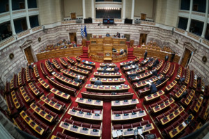 Ψηφίστηκε κατά πλειοψηφία στη β' ανάγνωση το εργασιακό νομοσχέδιο – Αντιδράσεις από την Αντιπολίτευση