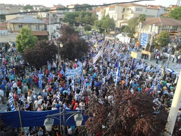 Πλήθος κόσμου παρευρέθηκε στα συλλαλητήρια για τη Μακεδονία