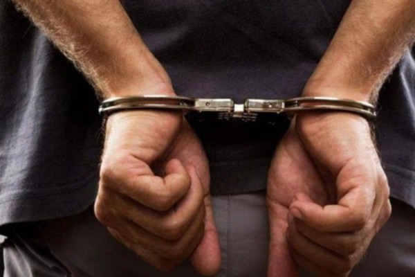 Συλλήψεις για ασέλγεια σε νήπια: Προφυλακιστέος ο 20χρονος θείος, απολογείται ο 40χρονος σύντροφός του