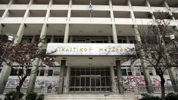 Σκουριές: Αναβλήθηκε για 13/3/2017 η δίκη για την εμπρηστική επίθεση