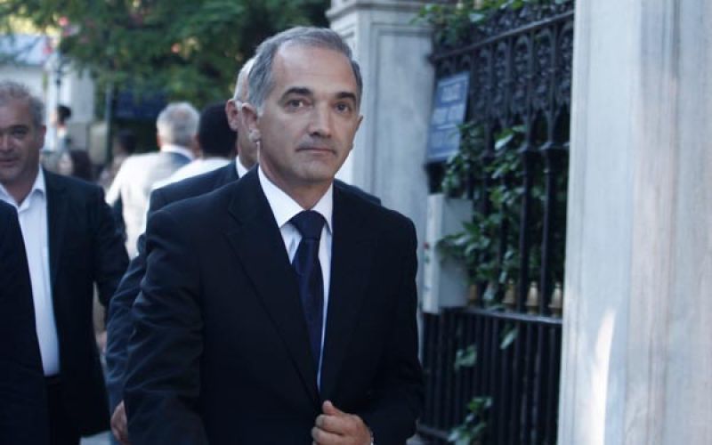 Λουράντος: "Τρίζει η καρέκλα του Μάριου Σαλμά"
