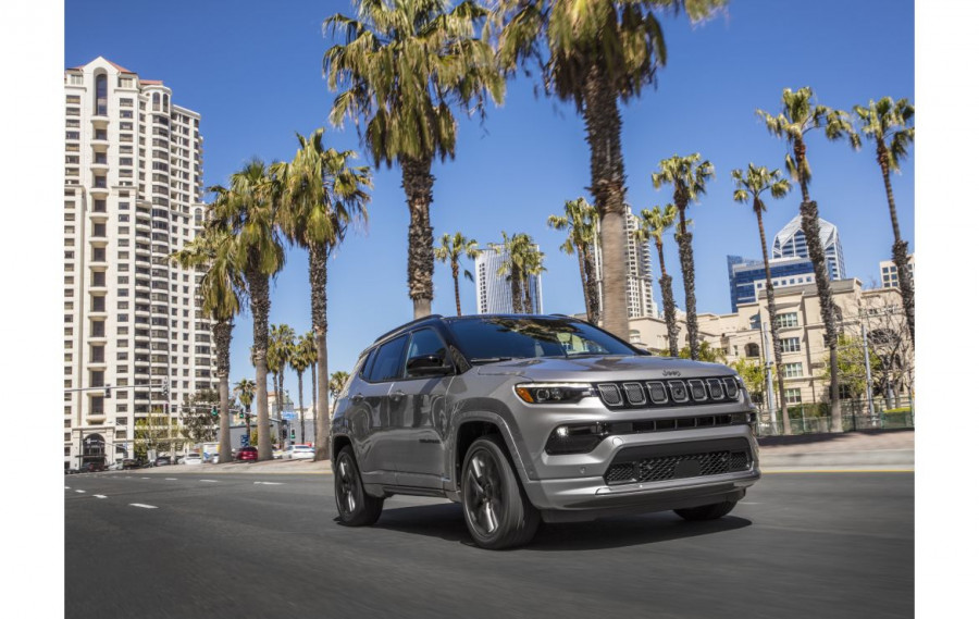 To Jeep® Compass αριστεύει στις δοκιμές ασφάλειας του Αμερικανικού IIHS