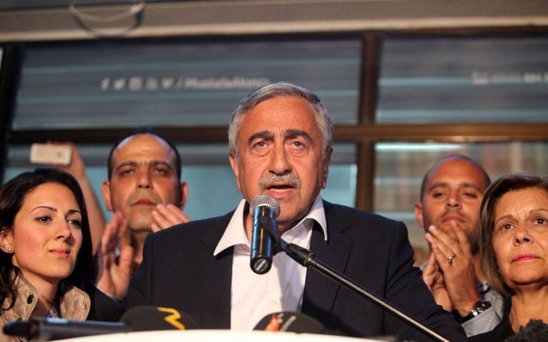 Ο Ακιντζί διαψεύδει ότι αποχώρησε από τις συνομιλίες