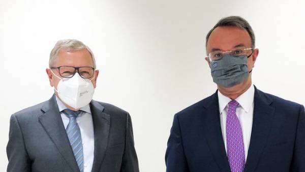 Συνάντηση Ρέγκλινγκ- Σταϊκούρα: Αποφάσεις για το χρέος στο Eurogroup
