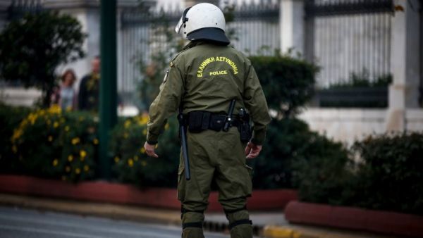 Τους Ουκρανούς χούλιγκαν τους πιάνουν. Τους Εξαρχειώτες;