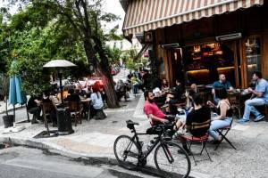 Εστίαση τριών... σημάτων: Μόνο καθήμενοι και εμβολιασμένοι- Οι κυρώσεις