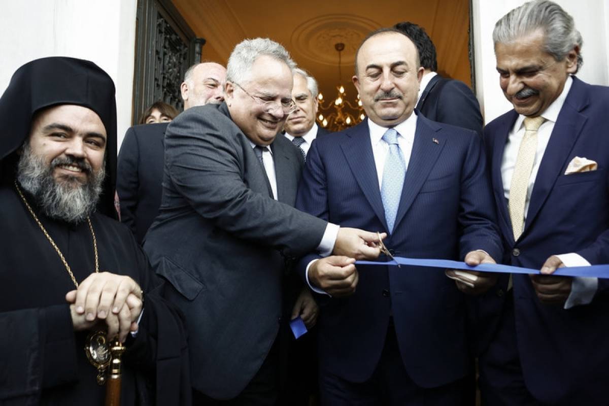 Εγκαίνια με... μπηχτές ανάμεσα σε Κοτζιά- Τσαβούσογλου στη Σμύρνη