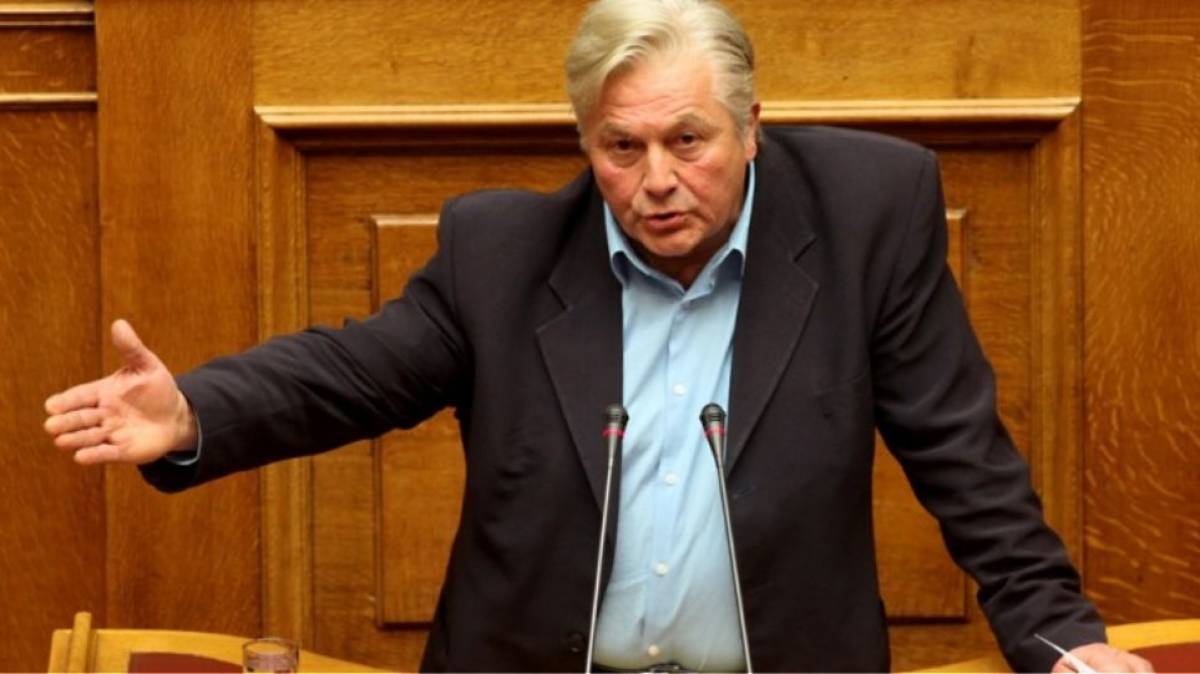 Αύριο παραδίδει την έδρα του ο Παπαχριστόπουλος