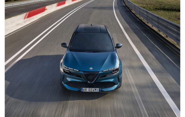 Η Alfa Romeo Junior Ibrida με 8 χρόνια εγγύηση και €2.000 όφελος στην τιμή