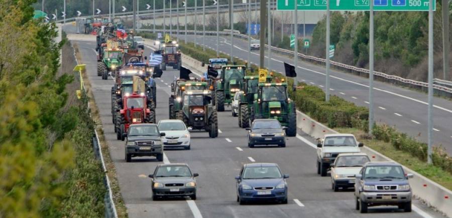 Οι αγρότες απέκλεισαν κόμβο Πλατυκάμπου και εθνική οδό Θεσσαλονίκης-Σερρών (Λευκώνας)