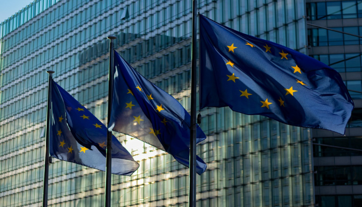Κομισιόν: Νέοι κανόνες στις δημόσιες συμβάσεις – Λιγότερη γραφειοκρατία και ευκολότερη πρόσβαση μικρομεσαίων επιχειρήσεων