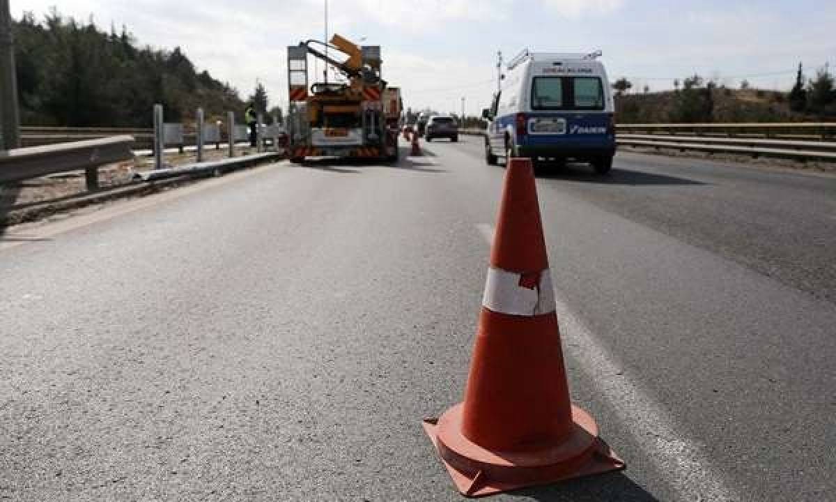 Εκτροπή νταλίκας στην Εθνική οδό Αθηνών–Λαμίας