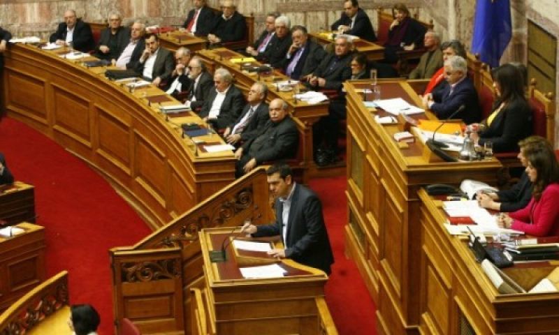 Πρόταση μομφής κατά της κυβέρνησης εξετάζει η ΝΔ
