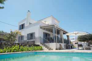 Ένας στους τρεις ξένους αναζητά μόνιμη κατοικία στην Ελλάδα