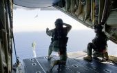 Άκαρπες οι έρευνες για το Boeing στον Ινδικό - Υποχωρεί η κακοκαιρία