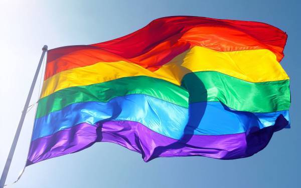 Κομισιόν: Παρουσιάζει τη στρατηγική της για την ισότητα των ΛΟΑΤ