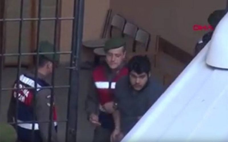 Δείτε καρέ-καρέ τη μεταγωγή των δύο Ελλήνων στρατιωτικών στην Ανδριανούπολη