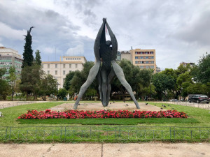 Δήμος Αθηναίων: 2.000 νέα φυτά και 1.100 τ.μ. γκαζόν στην πλατεία Κλαυθμώνος