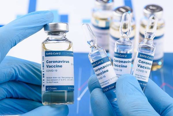 Νέα πιθανή παρενέργεια για τα εμβόλια AstraZeneca και J&amp;J