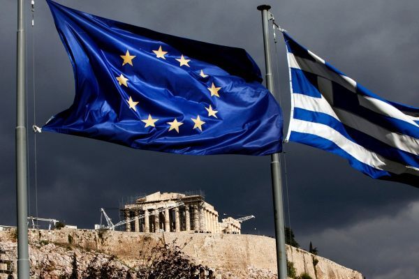 NIESR: Κούρεμα του χρέους για να μη βουλιάξει η Ελλάδα